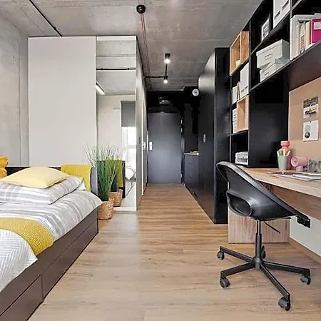 アパートホテル Shed Living 3*